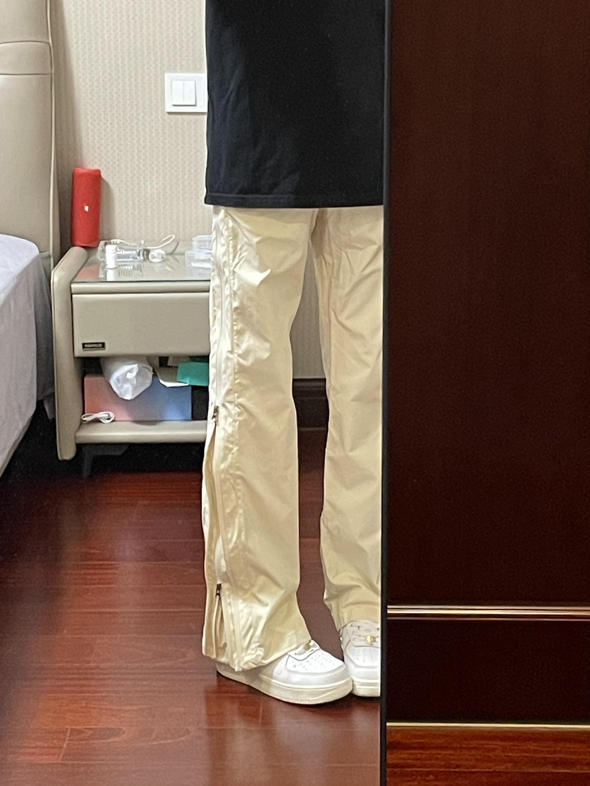 ootd|这款杏色双层全拉链机能直筒休闲裤有亿点帅!!!不愧是我熬夜选出来的